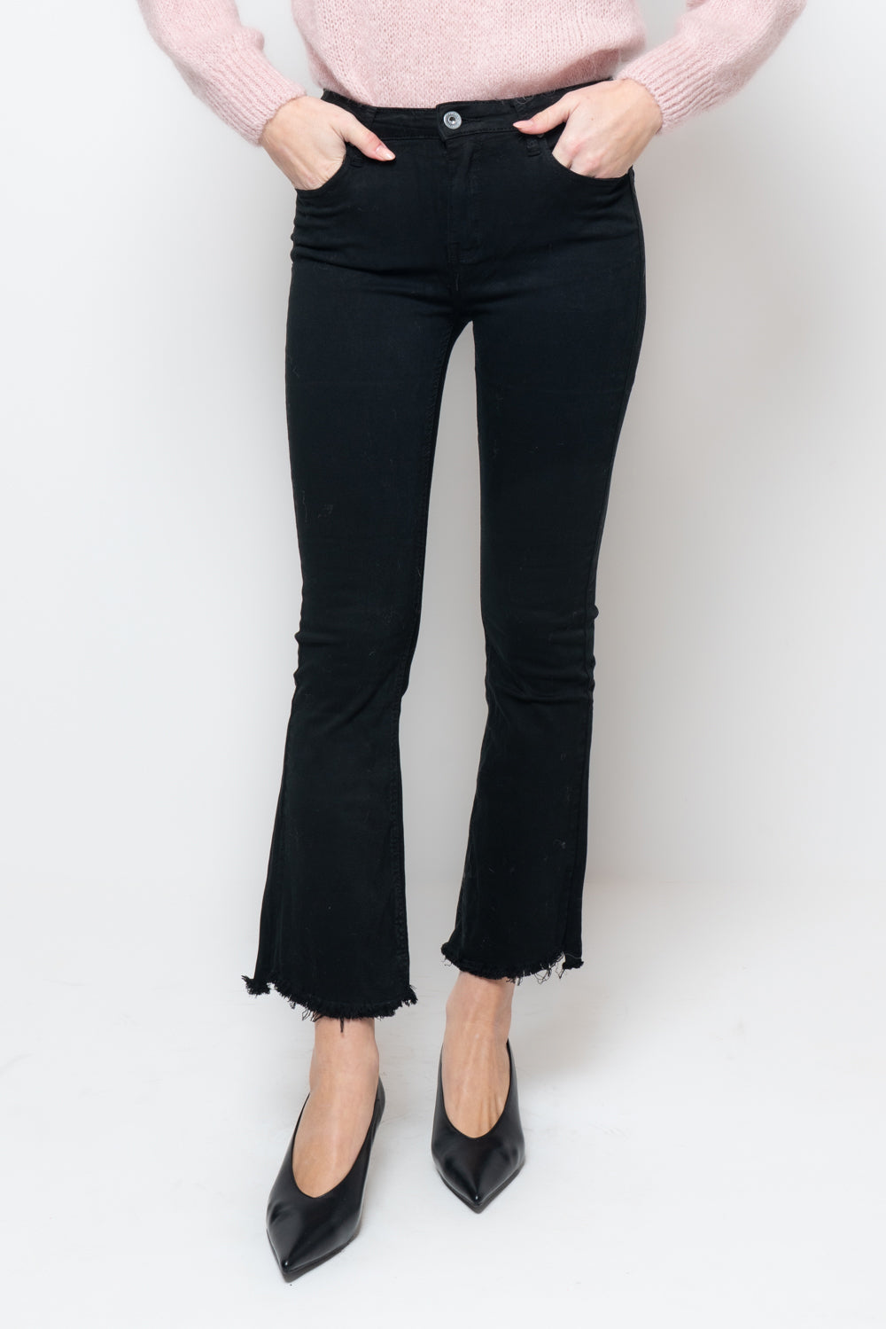 Pantalone flair crop sfrangiato