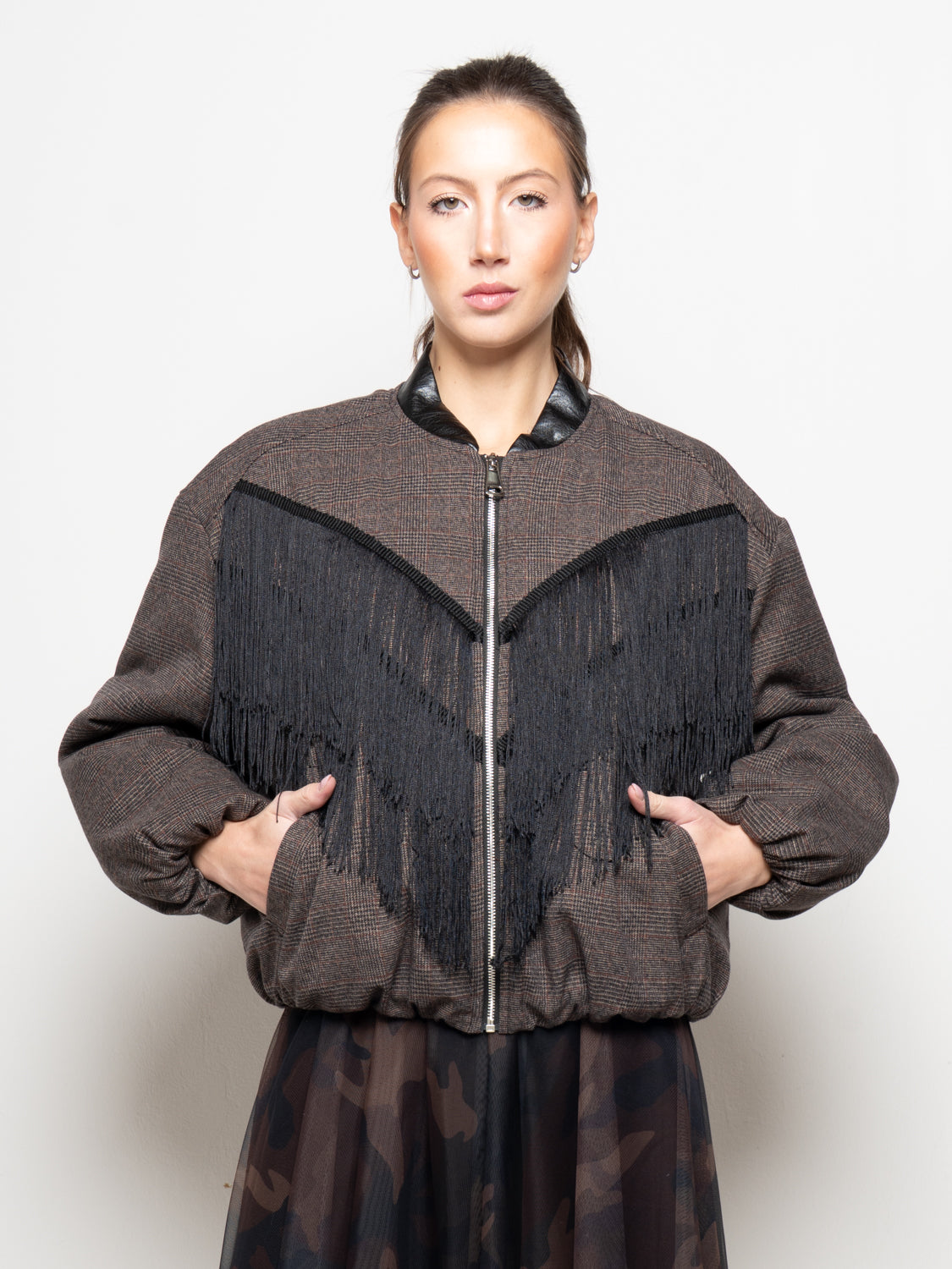 Bomber con frange e colletto di ecopelle