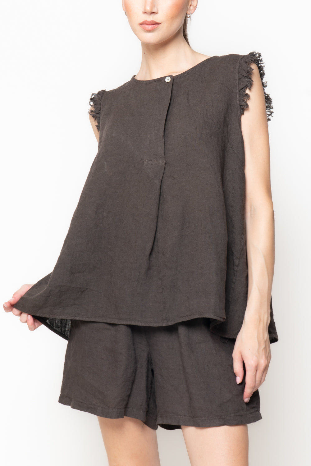 Top in lino con bugia
