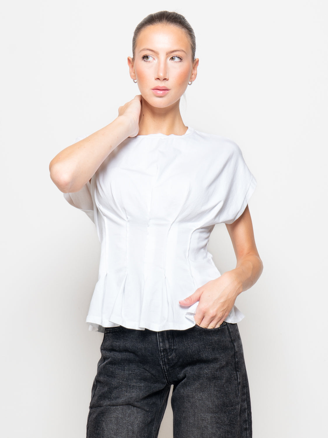 T-shirt rappresa in vita