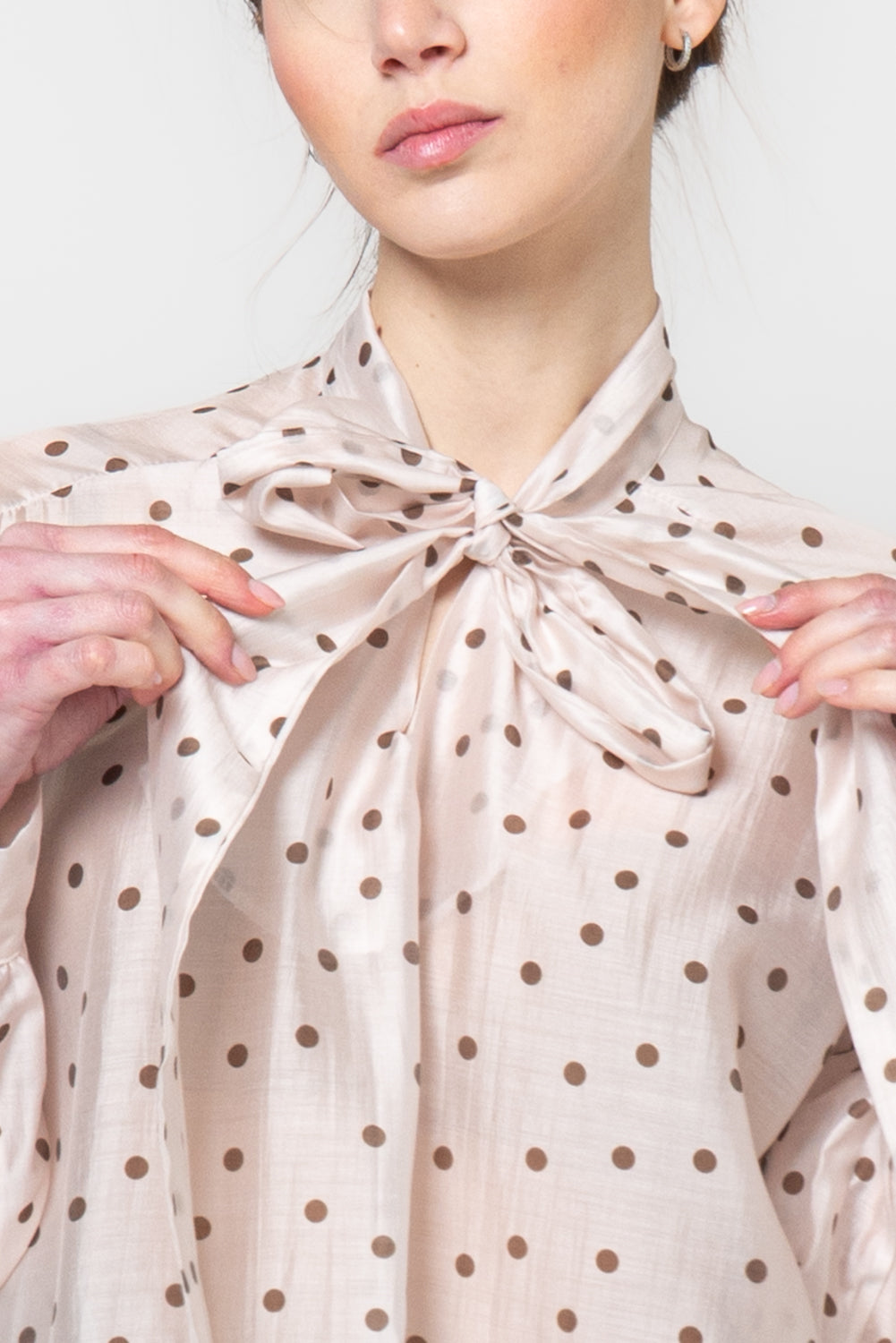 Camicia a pois con fiocco