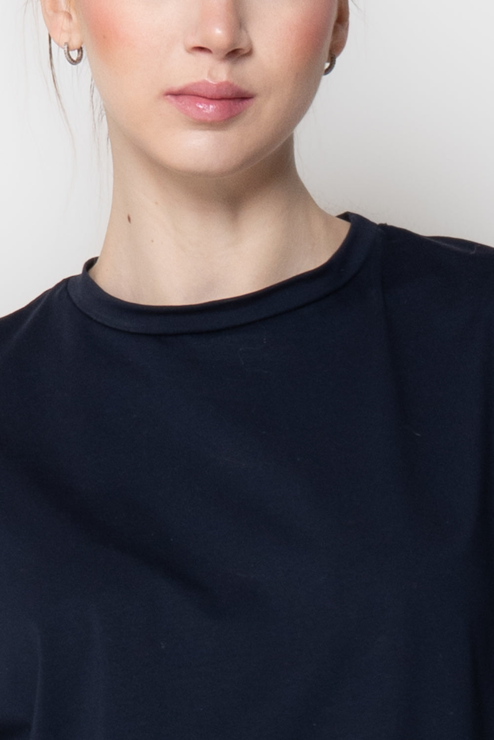 T-shirt con Fondo Asimmetrico in Pizzo