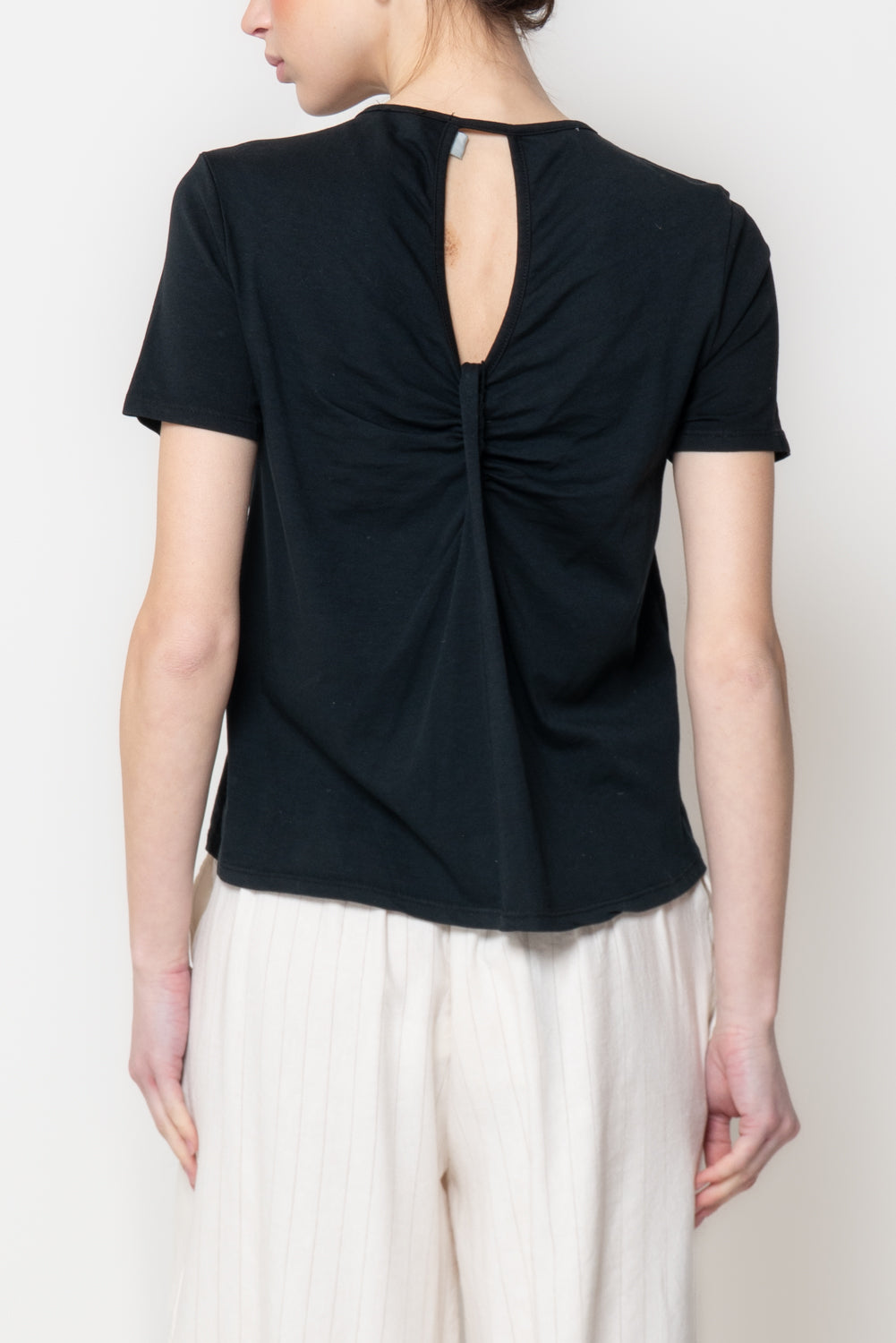 T-shirt con Dettaglio Cut-out e Nodo