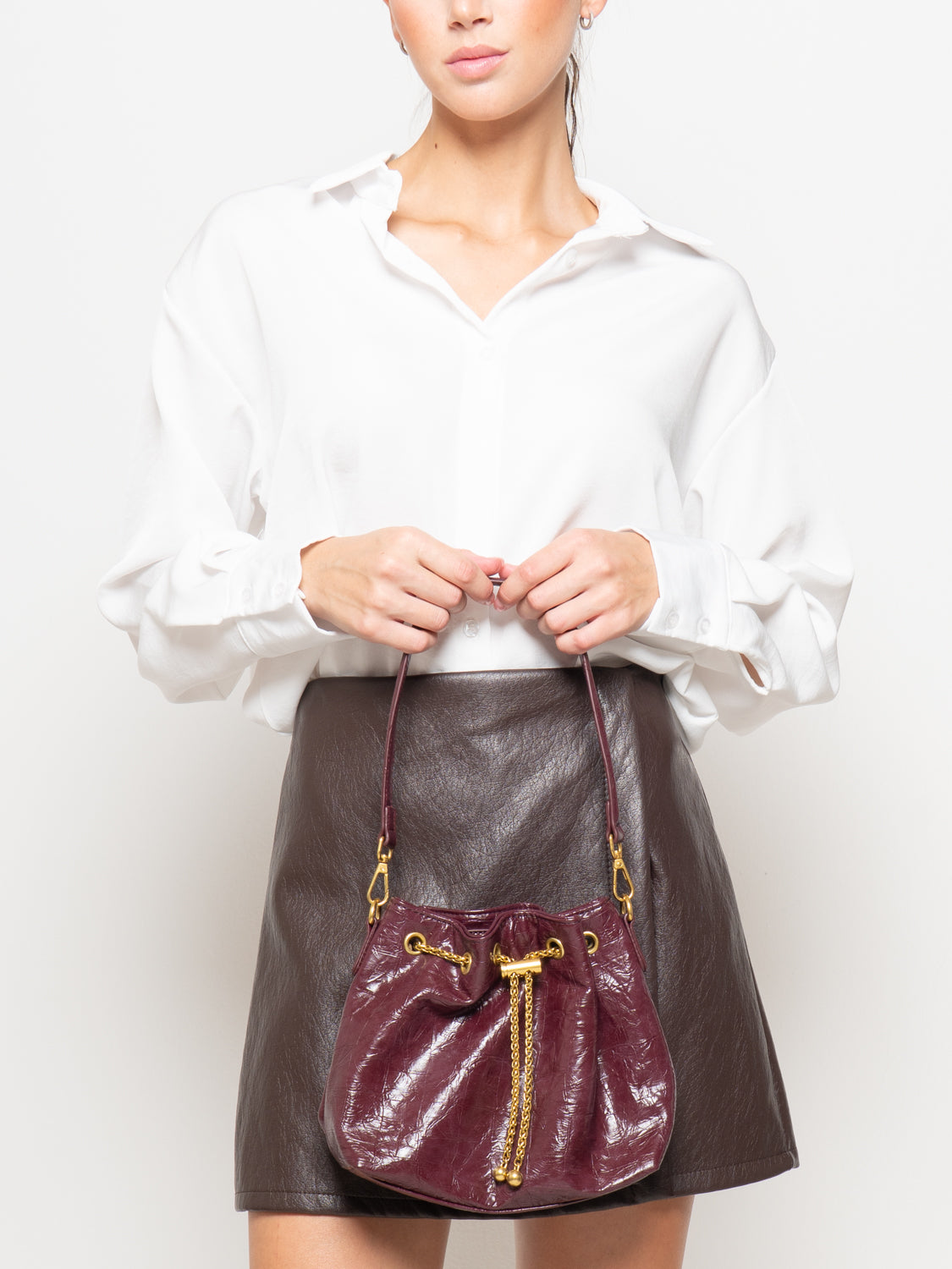 Borsa a secchiello con coulisse a catena