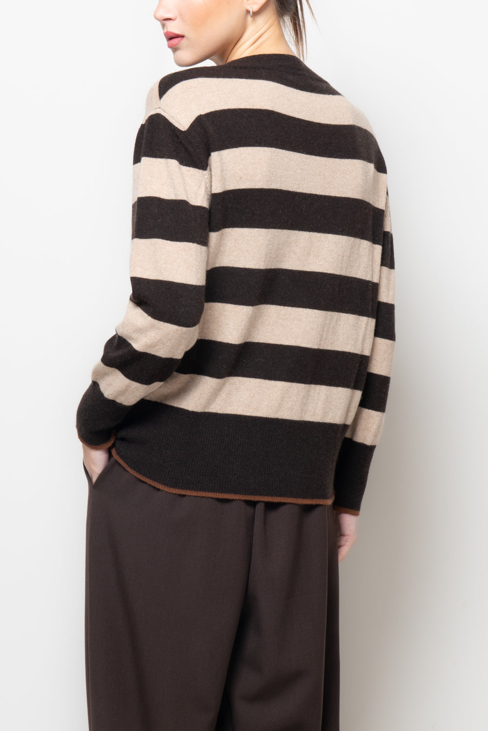 Maglia a righe con scollo a v