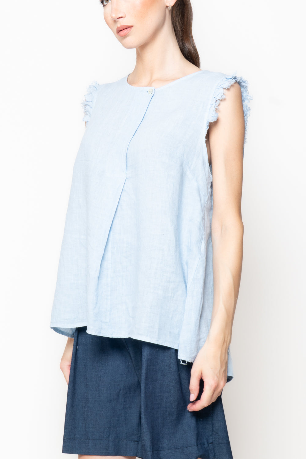 Top in lino con bugia