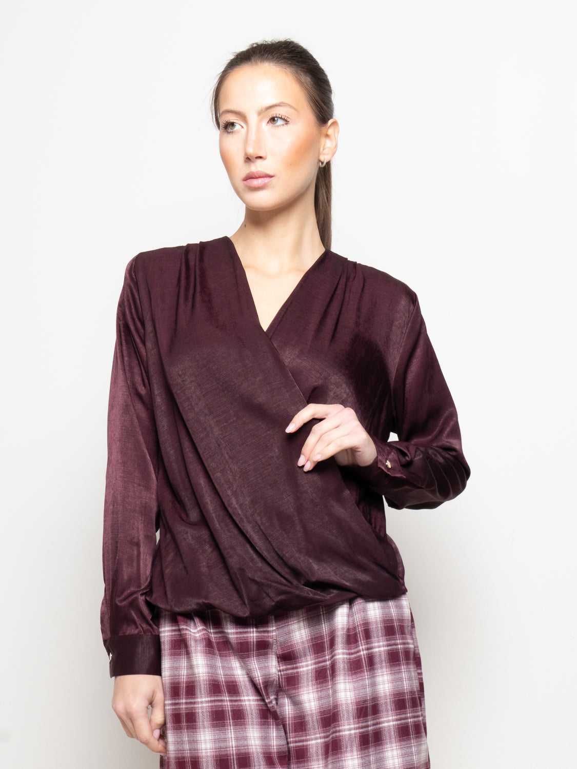 Blusa in satin a portafoglio