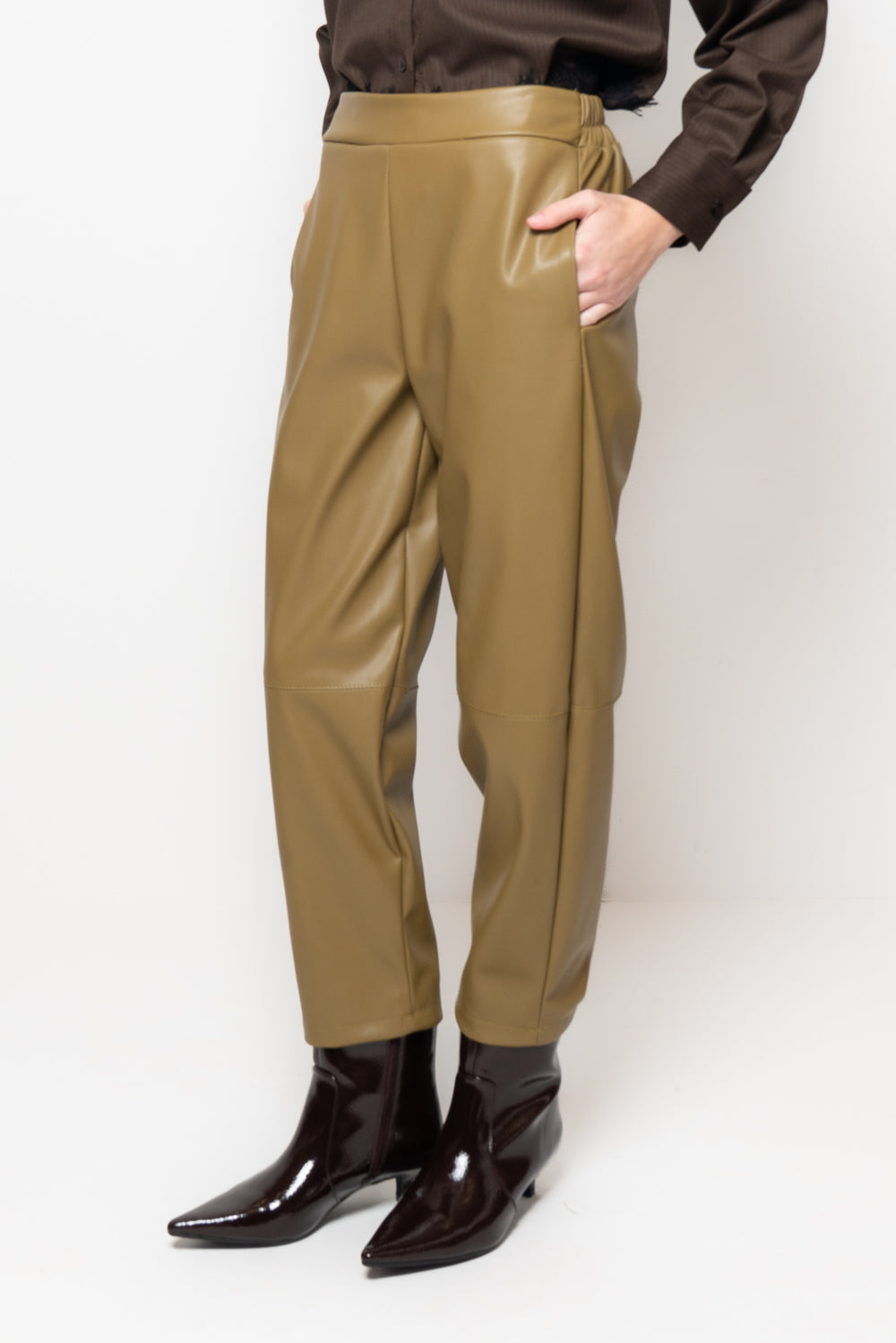 Pantalone baggy con elastico dietro