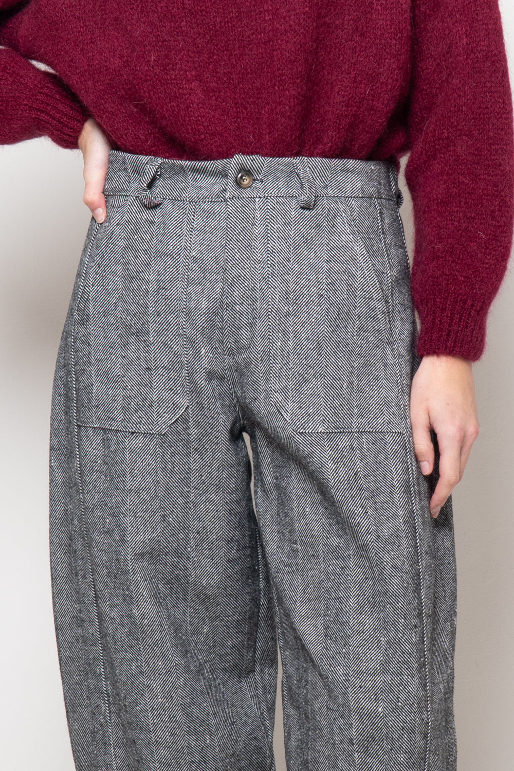 Pantalone barrel in tessuto spigato