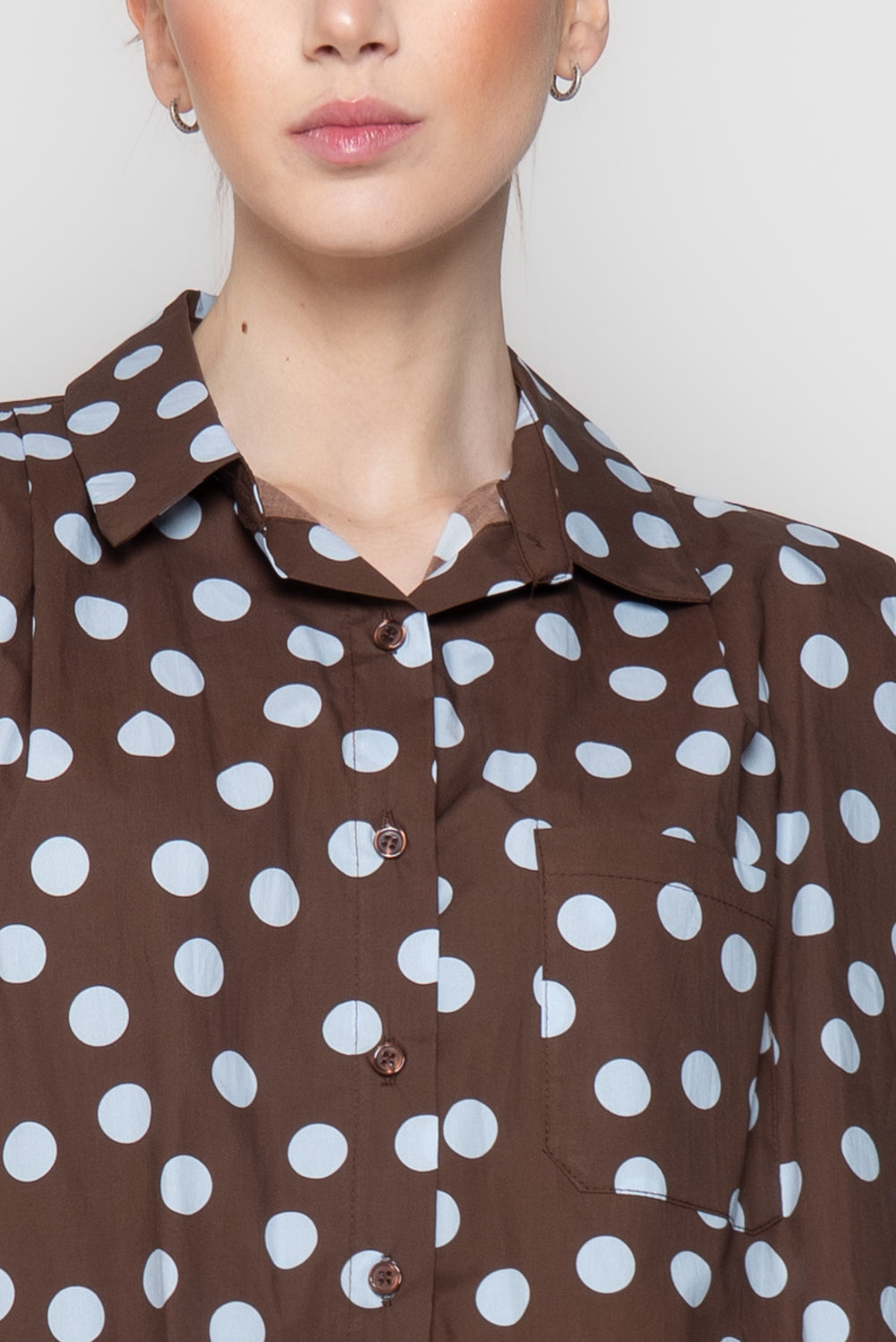 Camicia Smanicata a Pois con Fondo Elasticizzato