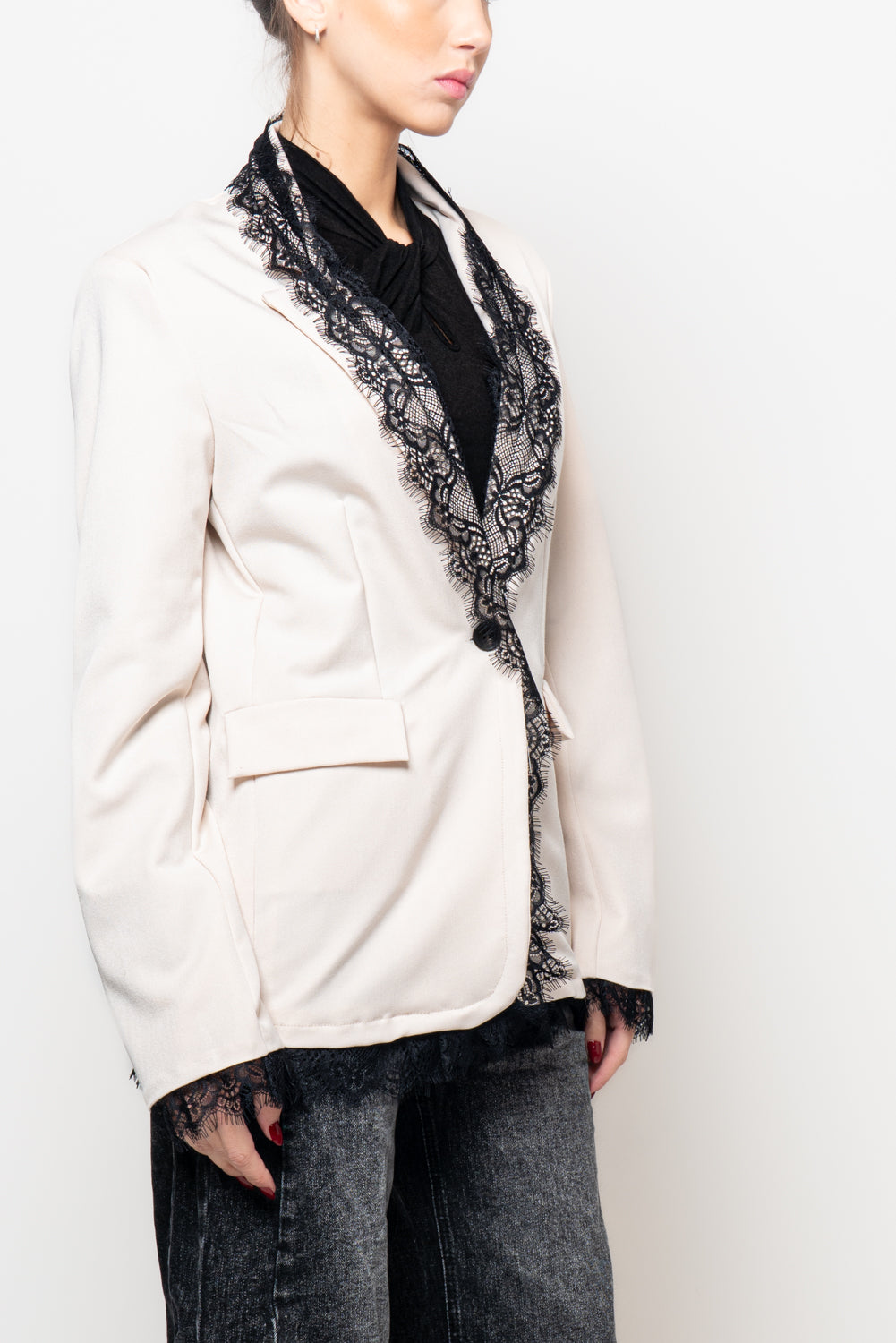 Giacca con profili in pizzo