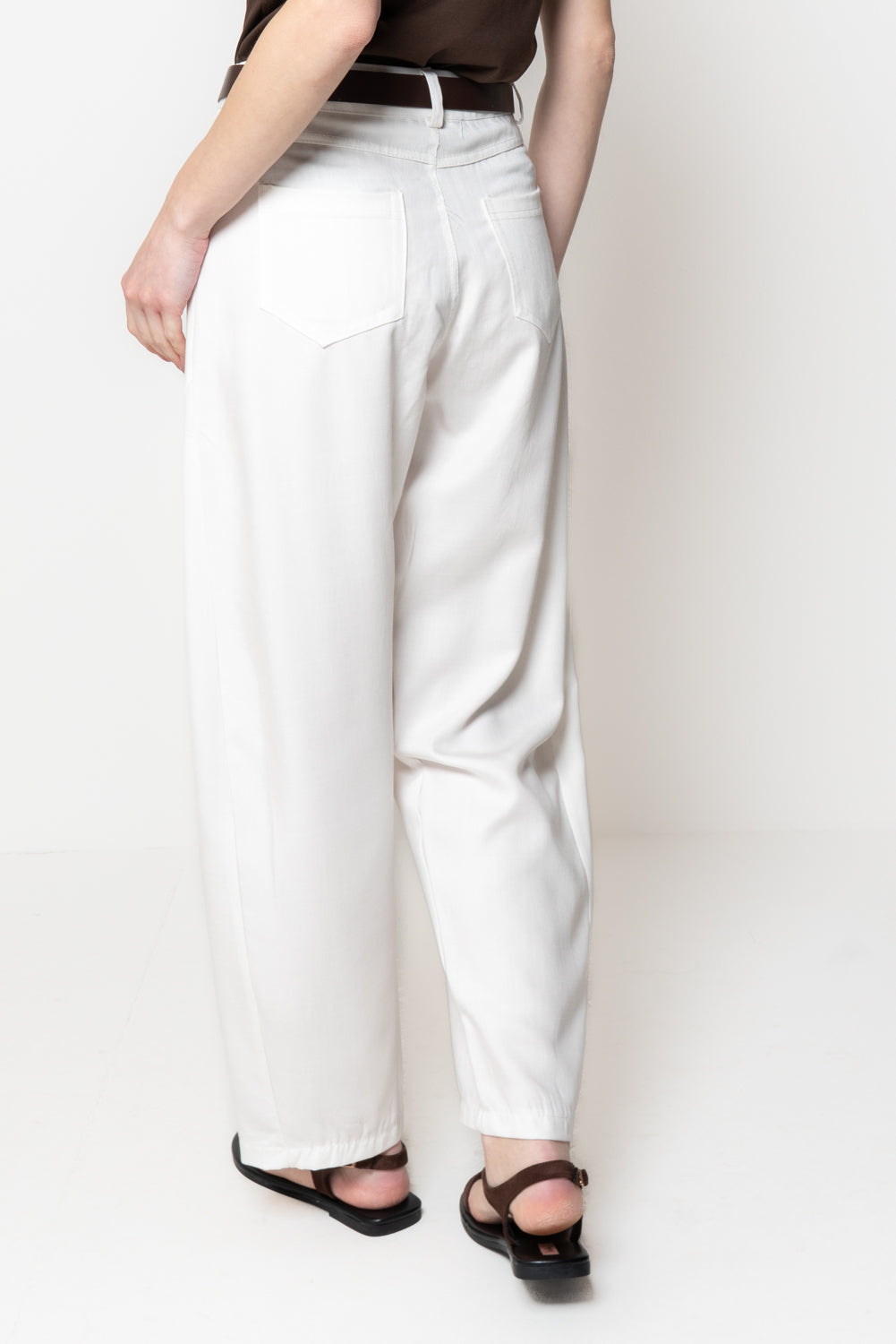 Pantalone Barrel in Denim Leggero con Cintura