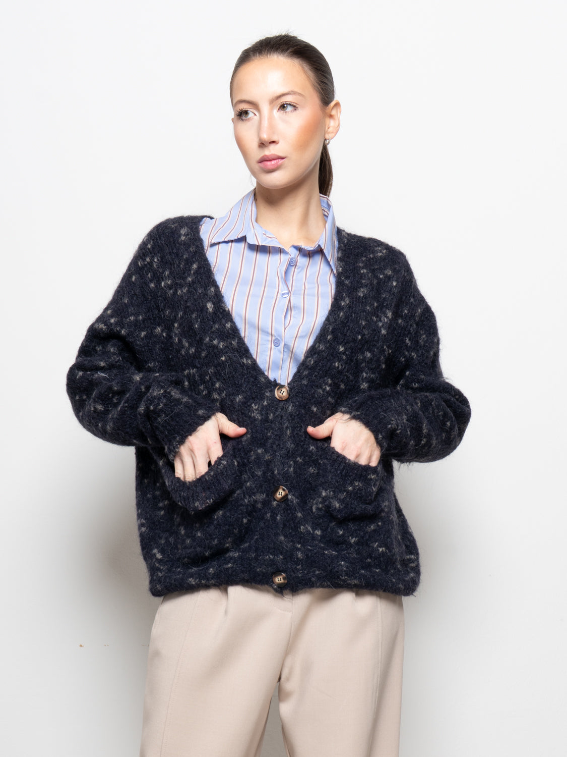 Cardigan in fantasia puntinata