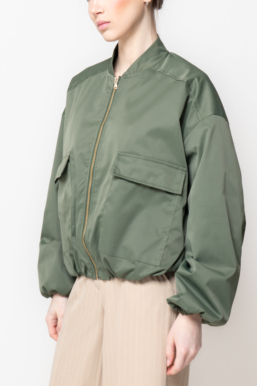 Bomber con tasche frontali applicate