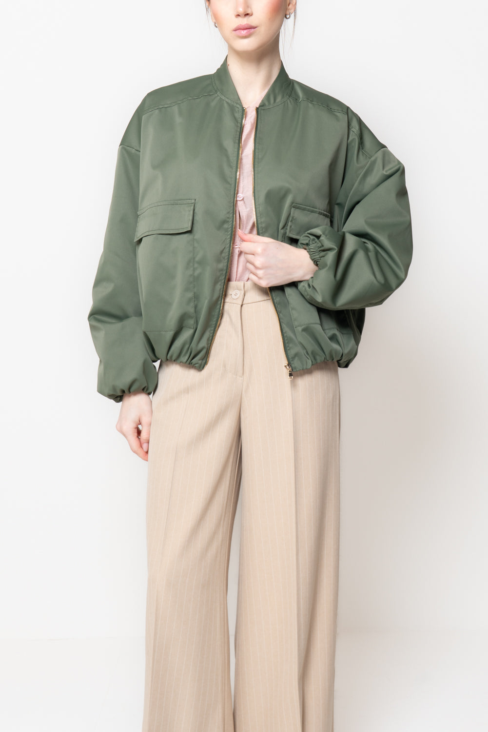 Bomber con tasche frontali applicate