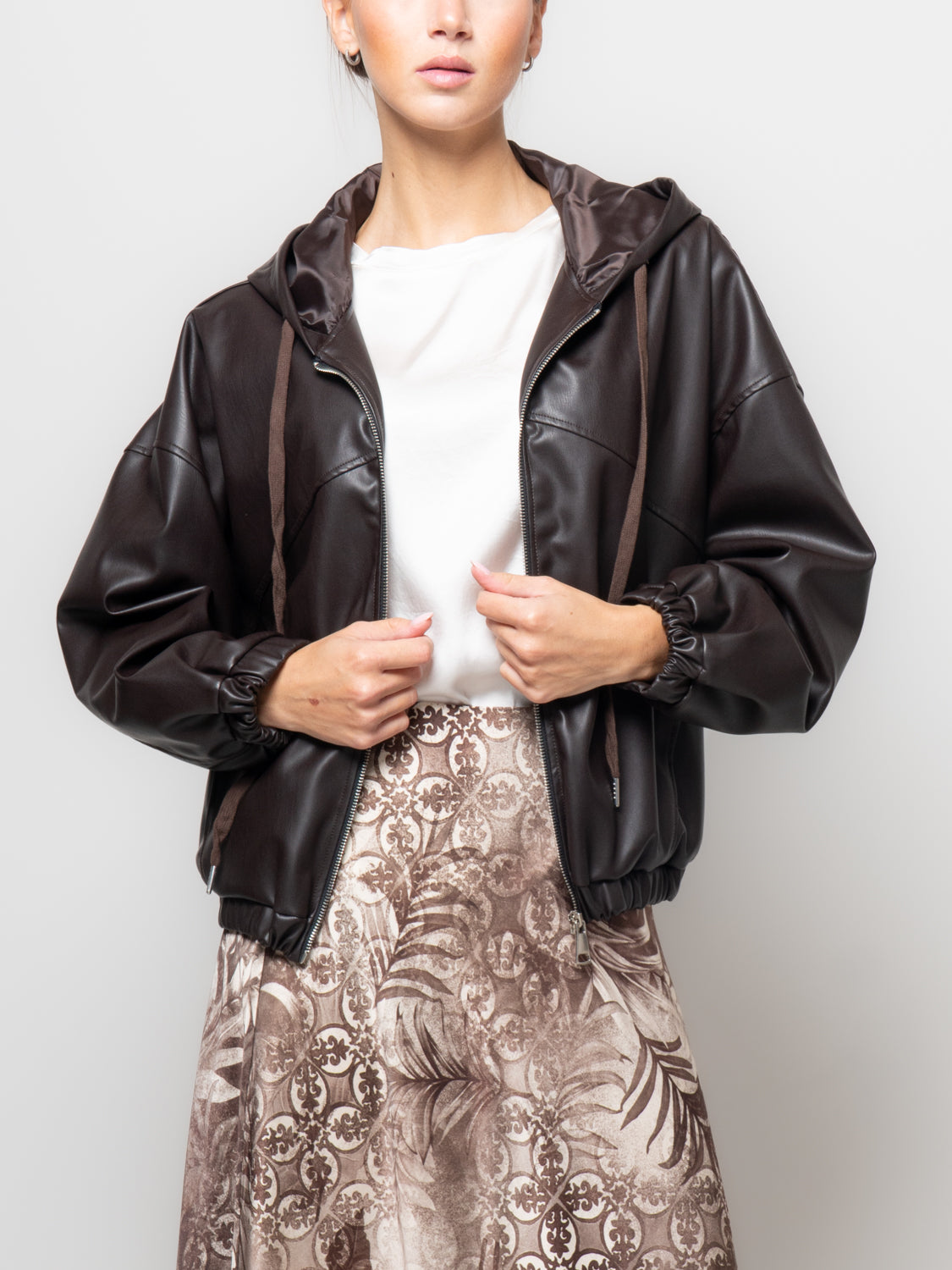 Bomber effetto pelle con cappuccio