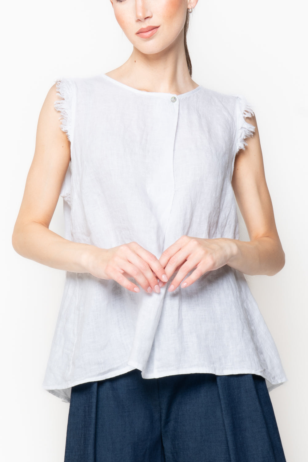 Top in lino con bugia