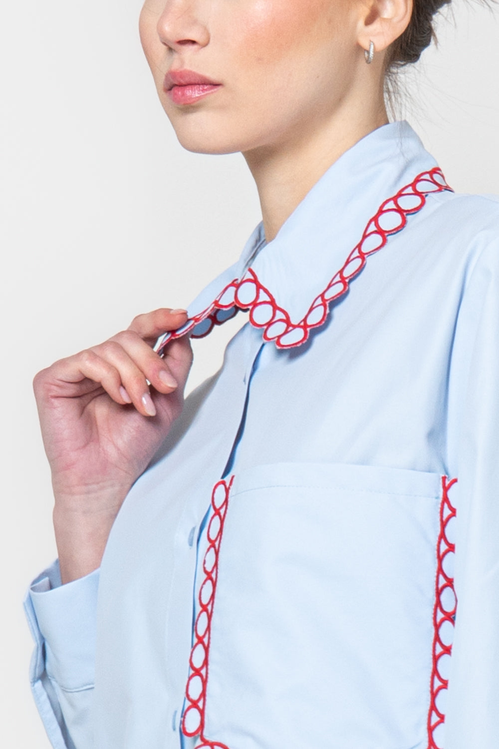 Camicia ampia con ricamo