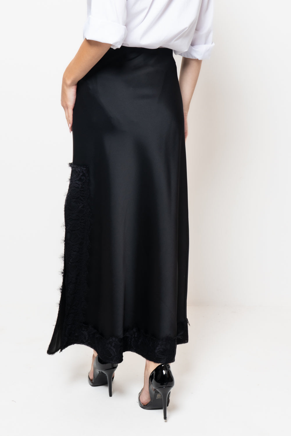 Gonna satin con inserti in pizzo