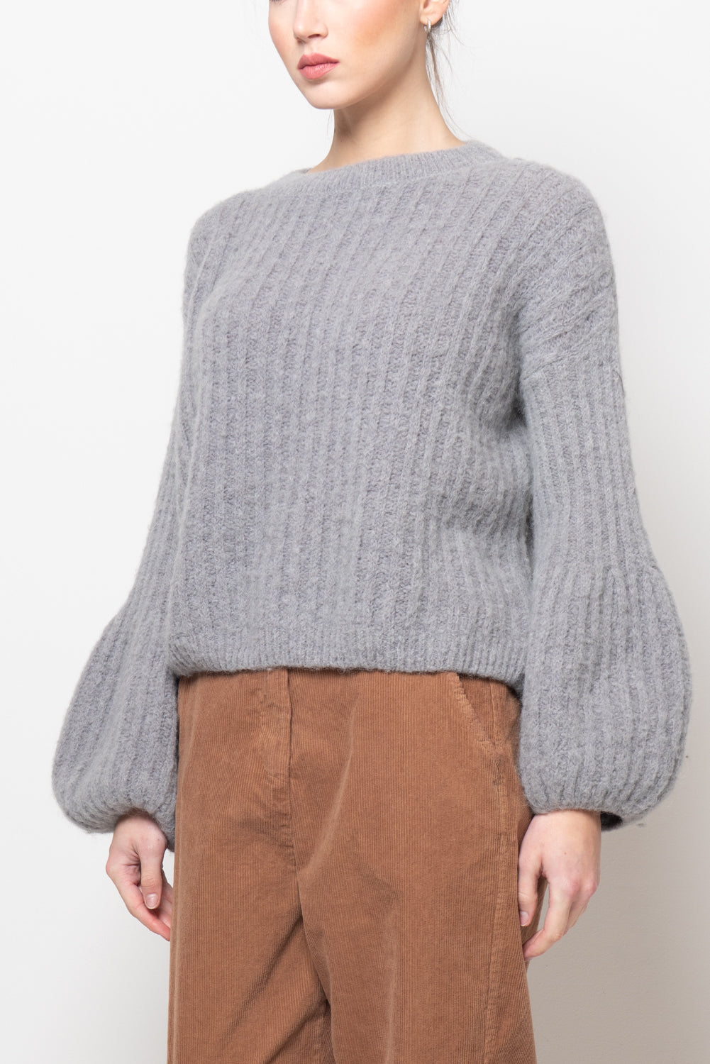 Maglia a coste con manica volume