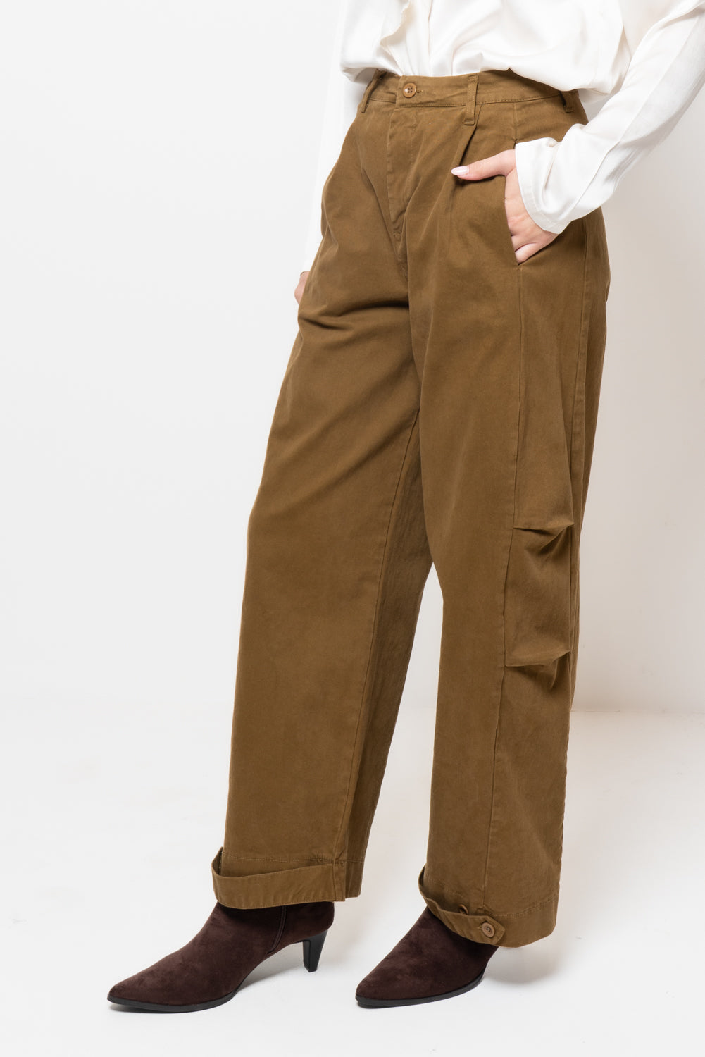 Barrel con bottone alla caviglia