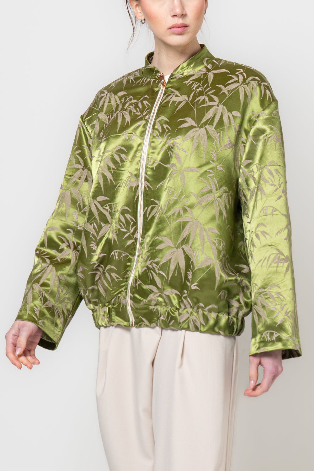 Bomber in raso con stampa foglie