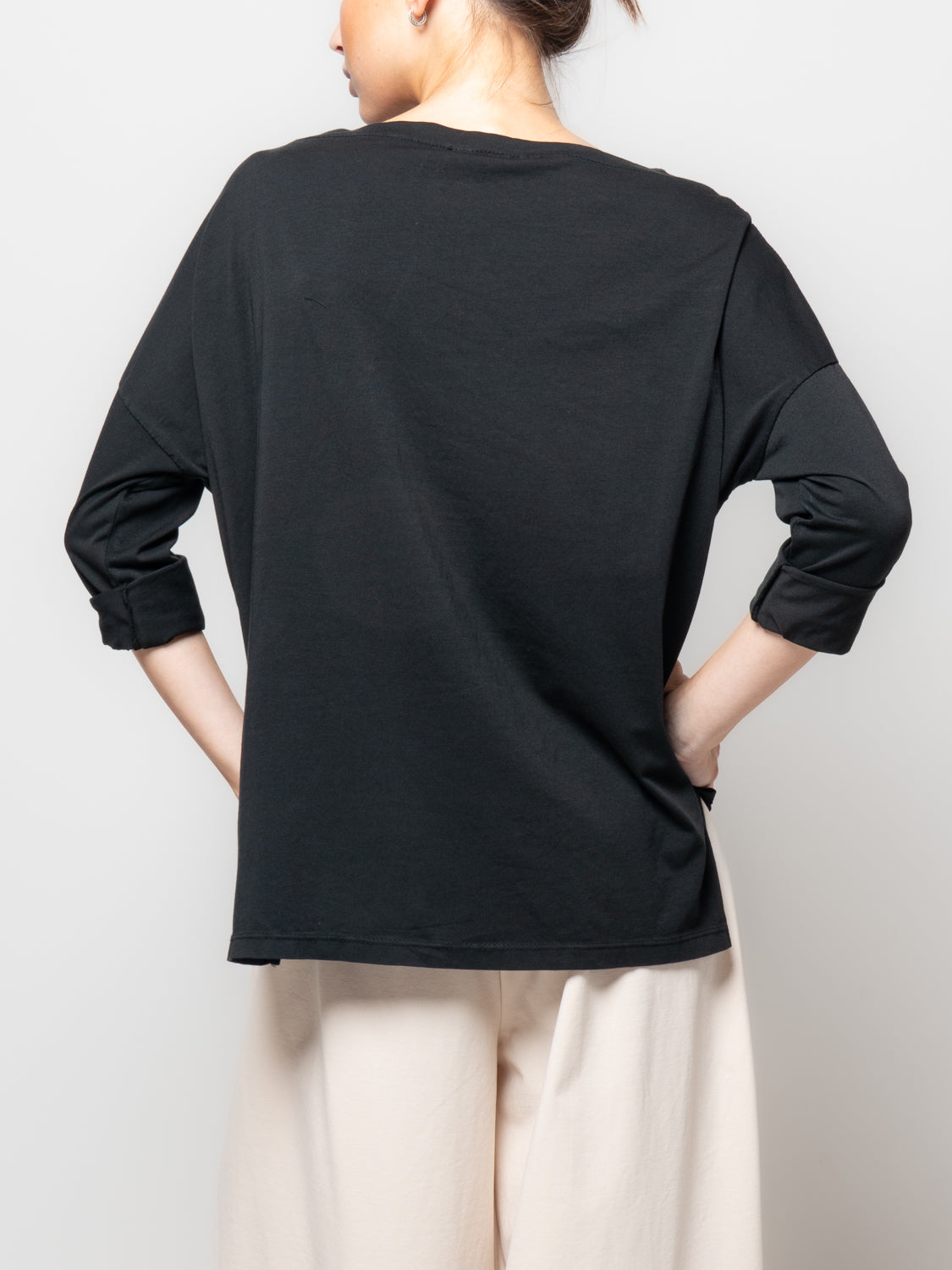 T shirt a manica lunga con scollo a barca