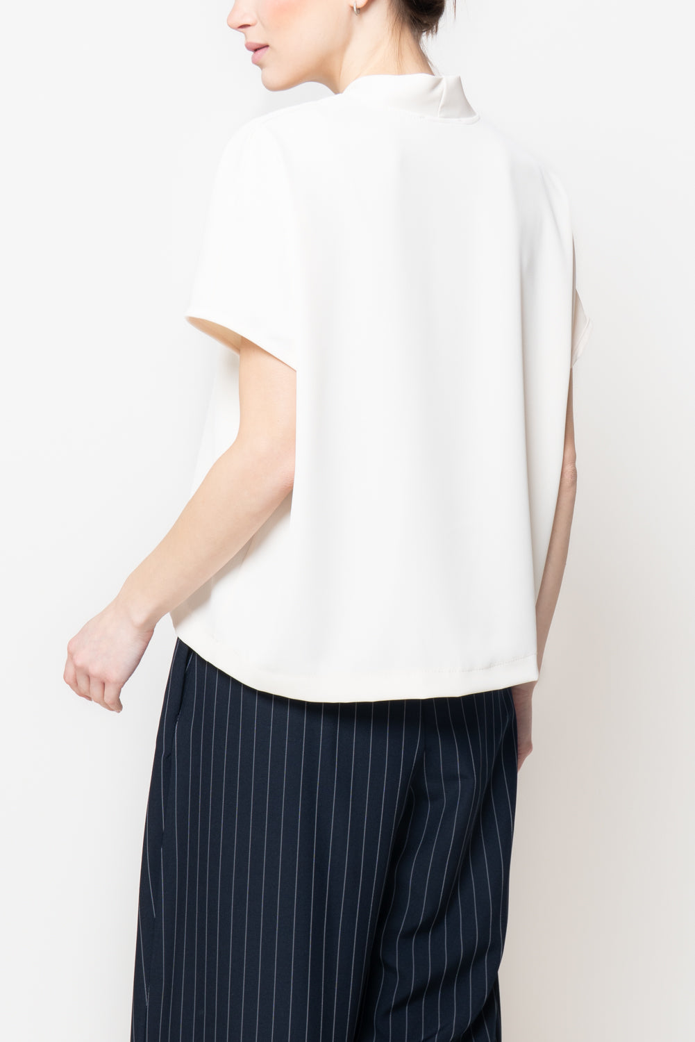 Top Minimal con Scollo a V