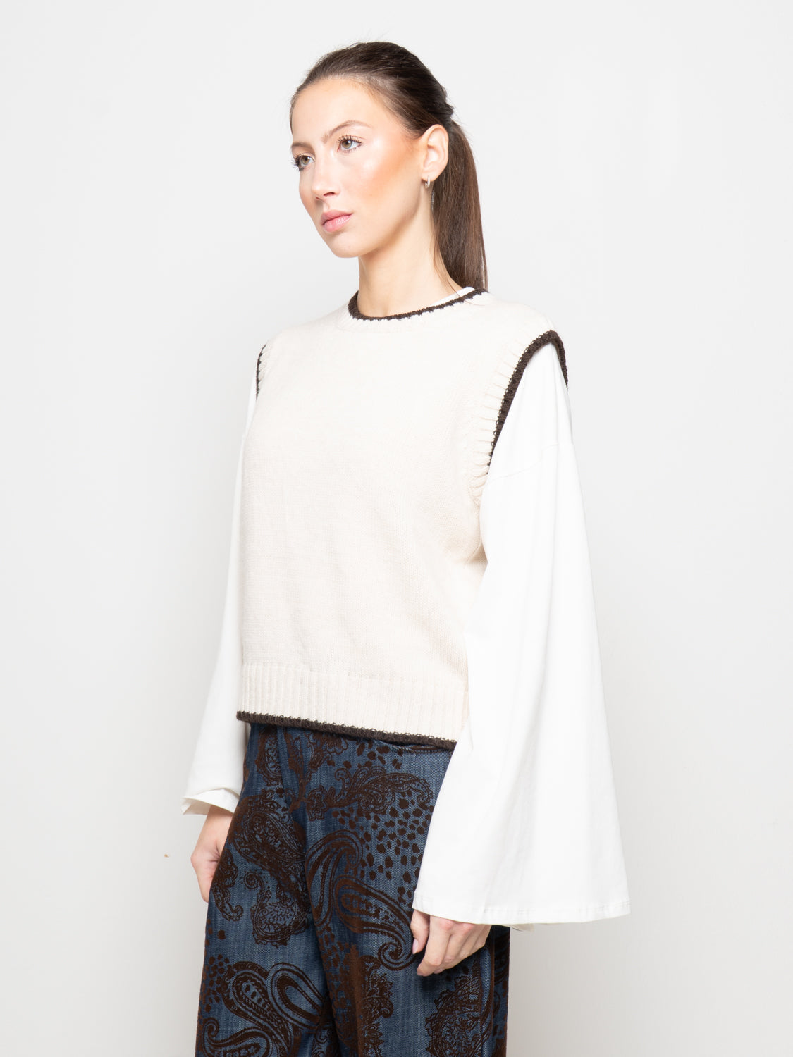 Gilet in maglia con profili a contrasto