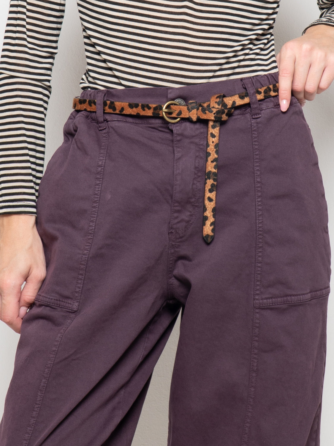 Pantalone cargo con cintura in fantasia animalier
