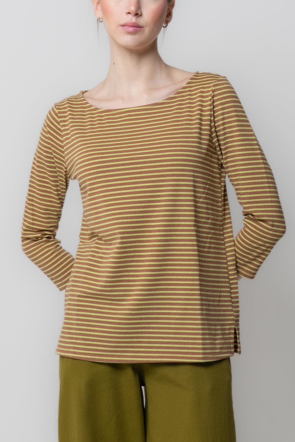 Maglia a Righe Sottili con Spacchetti