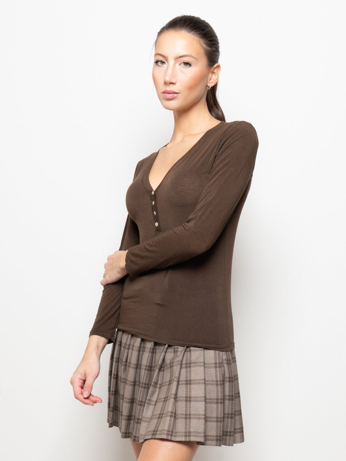 Top con scollo a V sul retro e bottoncini