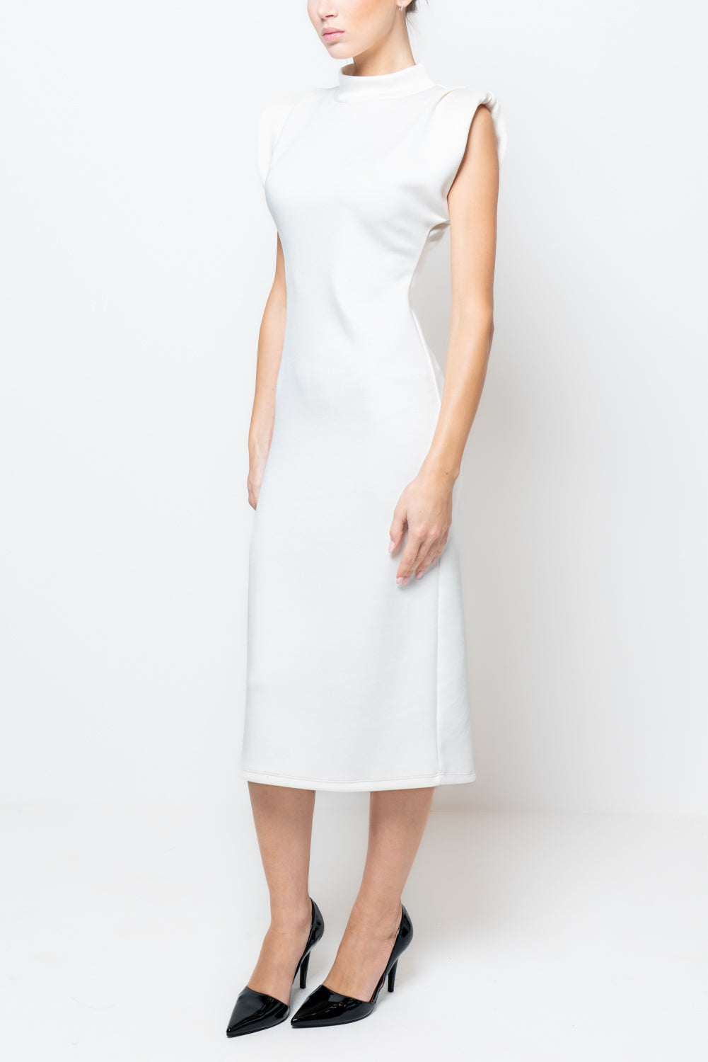 Abito con collo a cratere