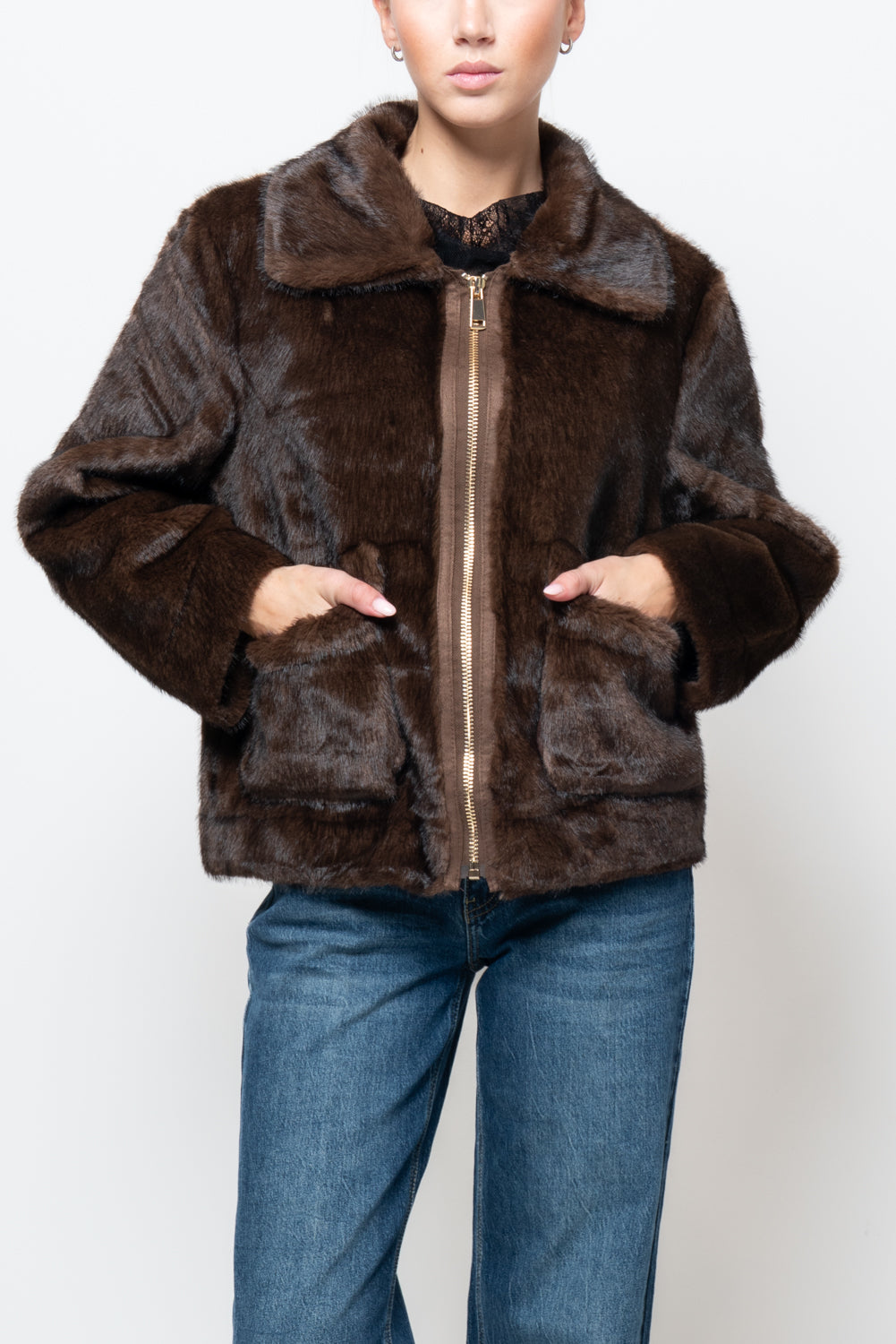 Pelliccia corta con colletto