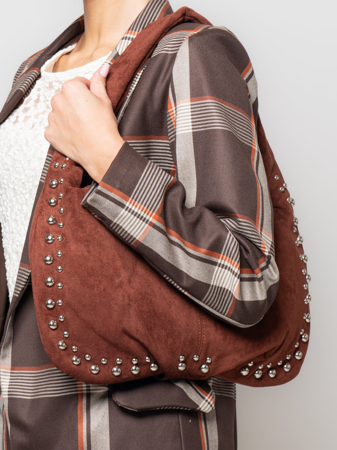 Borsa a spalla con borchie