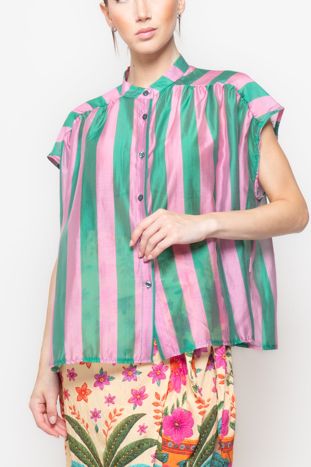 Blusa Smanicata a Righe con Colletto alla Coreana