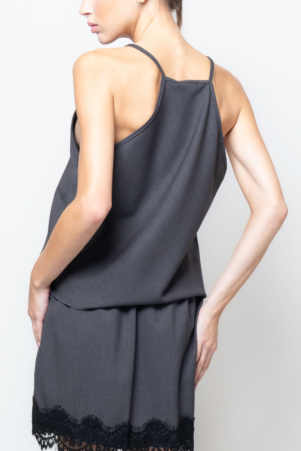 Top halter con pizzo