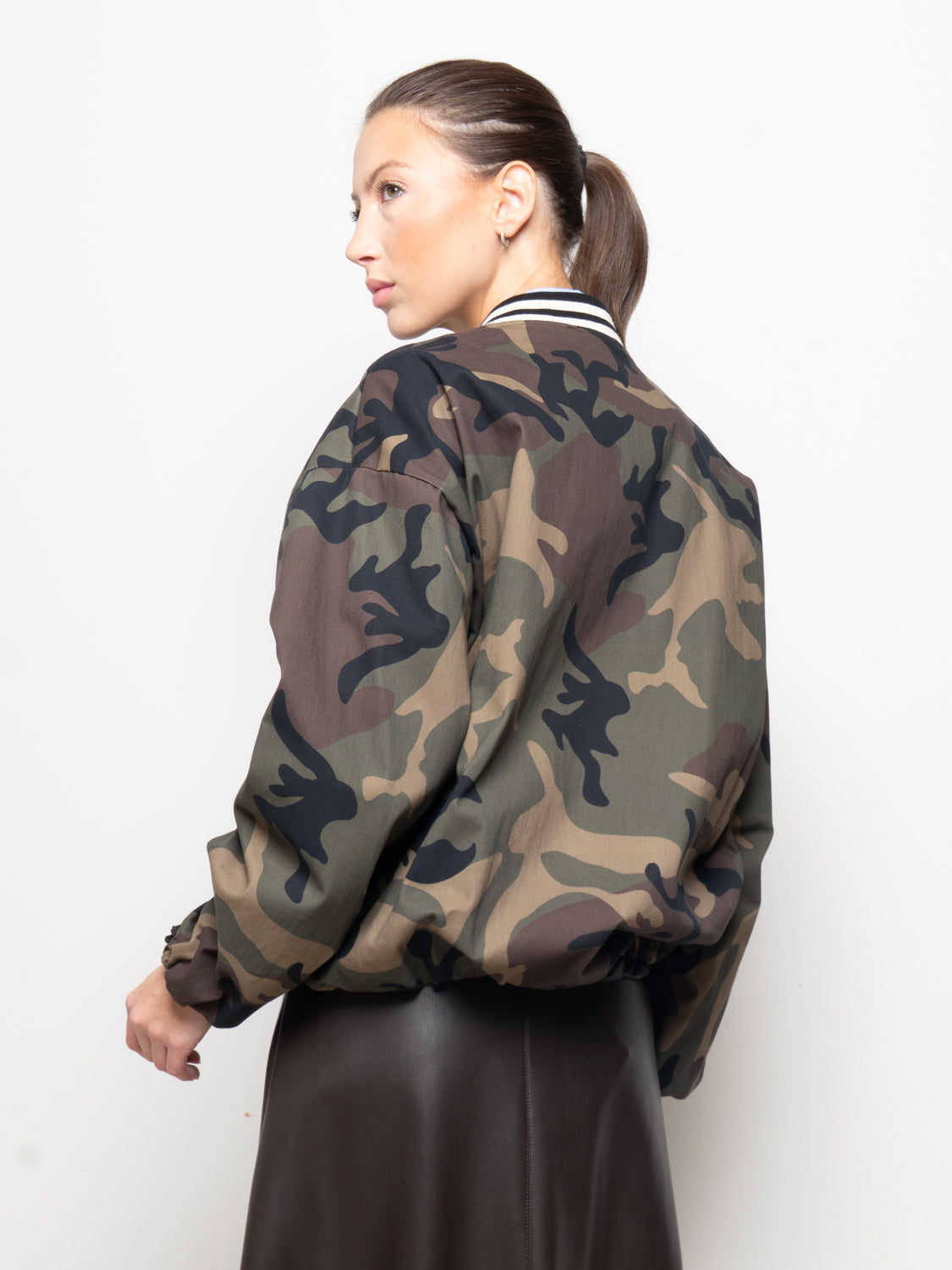 Bomber mimetico con collo a costine