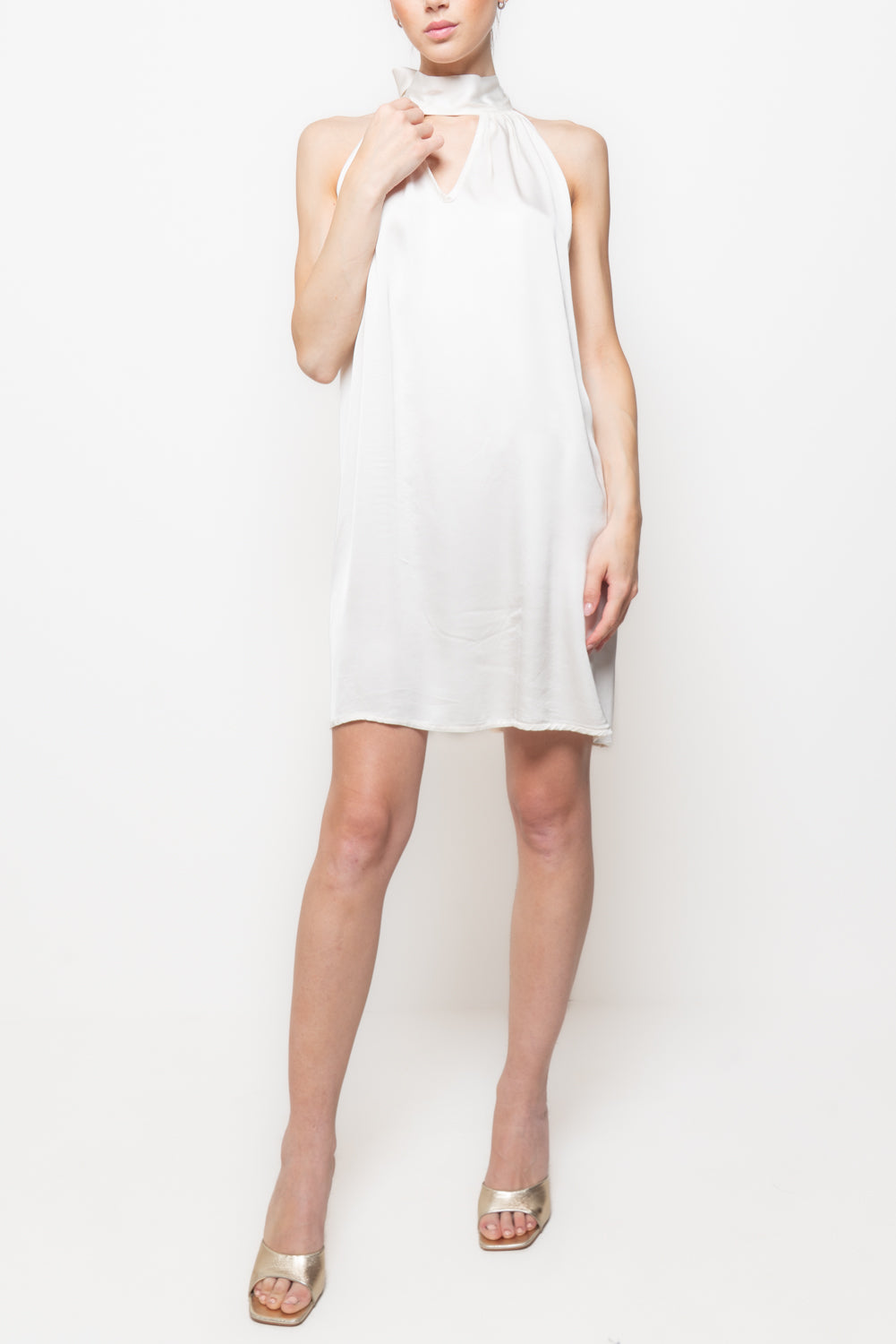 Abito in Satin con Scollo all'Americana corto