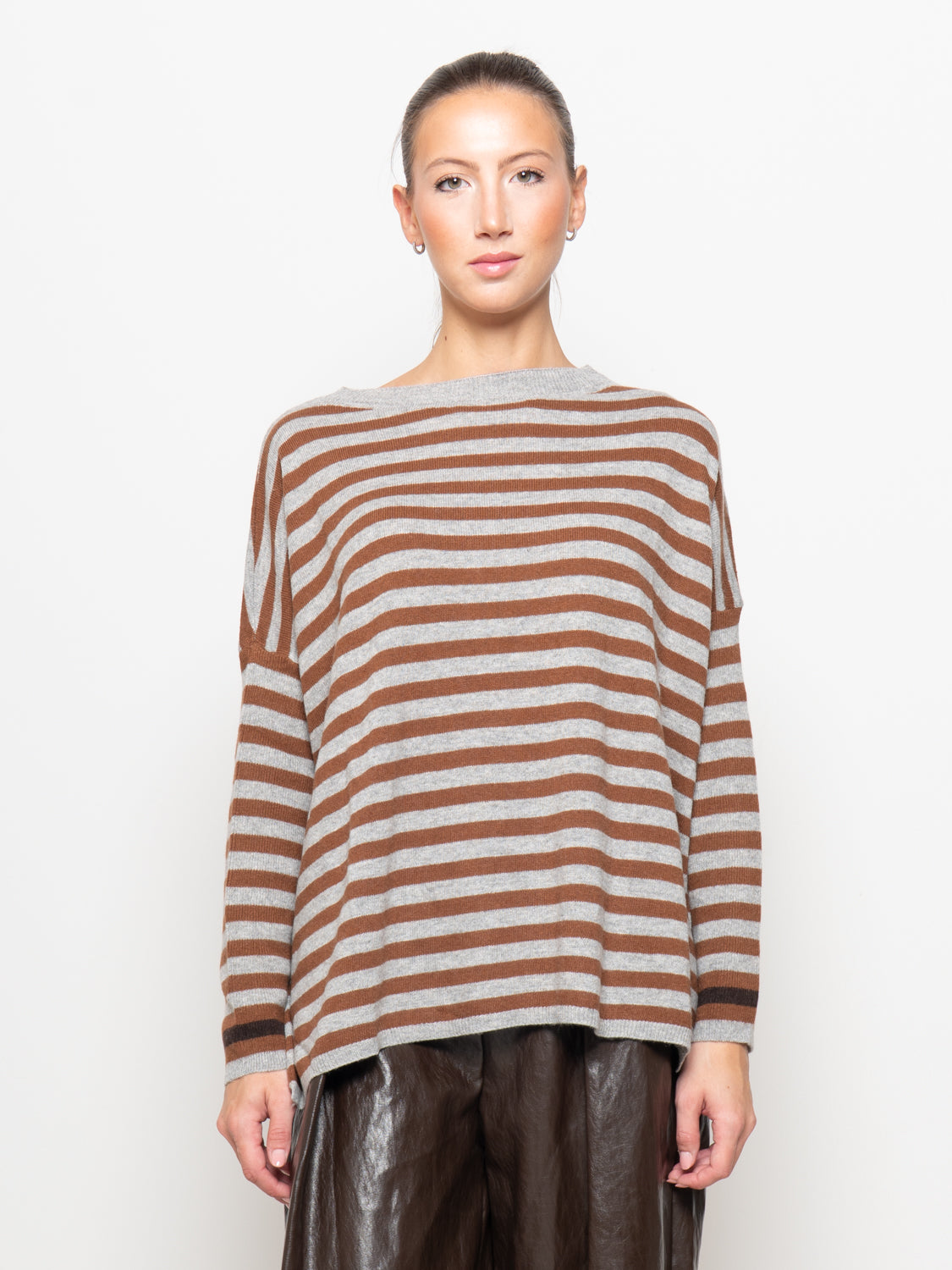 Maglia rigata misto cashmere con dettaglio a contrasto