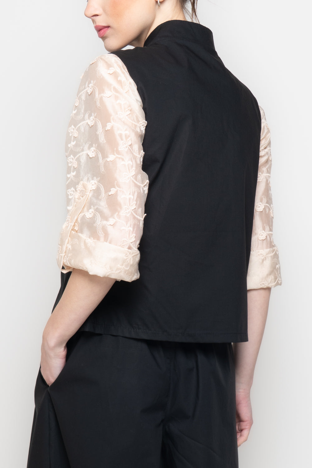 Gilet Strutturato con Chiusura Asimmetrica