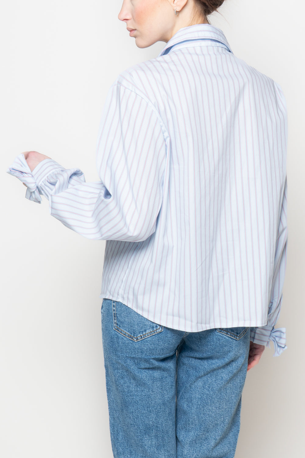 Camicia a righe con fiocchi