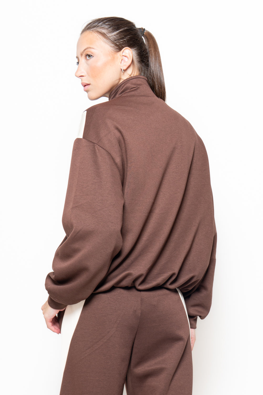 Felpa collo alto con inserti color block