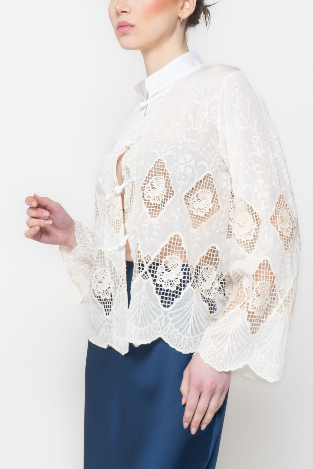 Camicia in Pizzo con Alamari