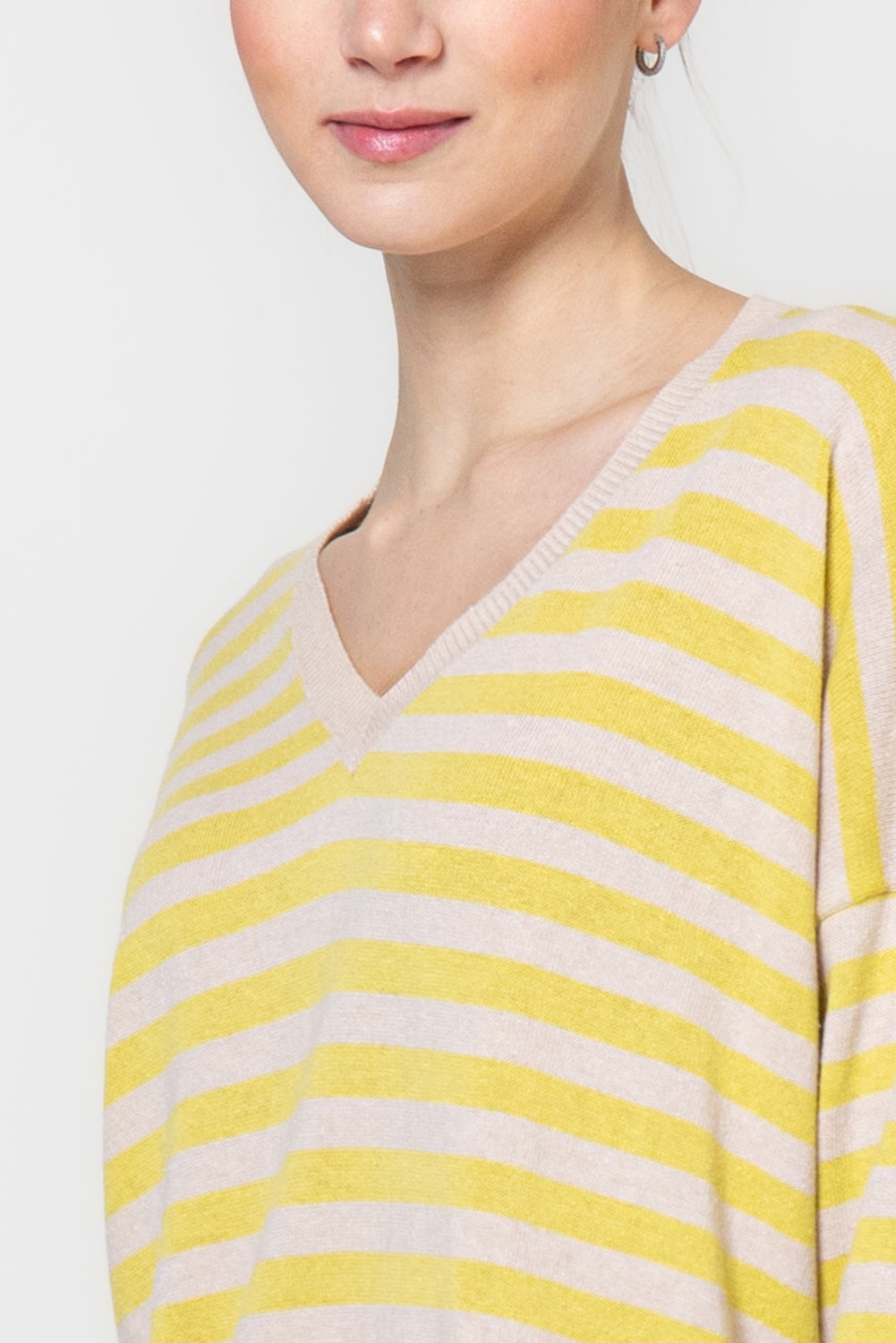 Maglia a righe con scollo a v