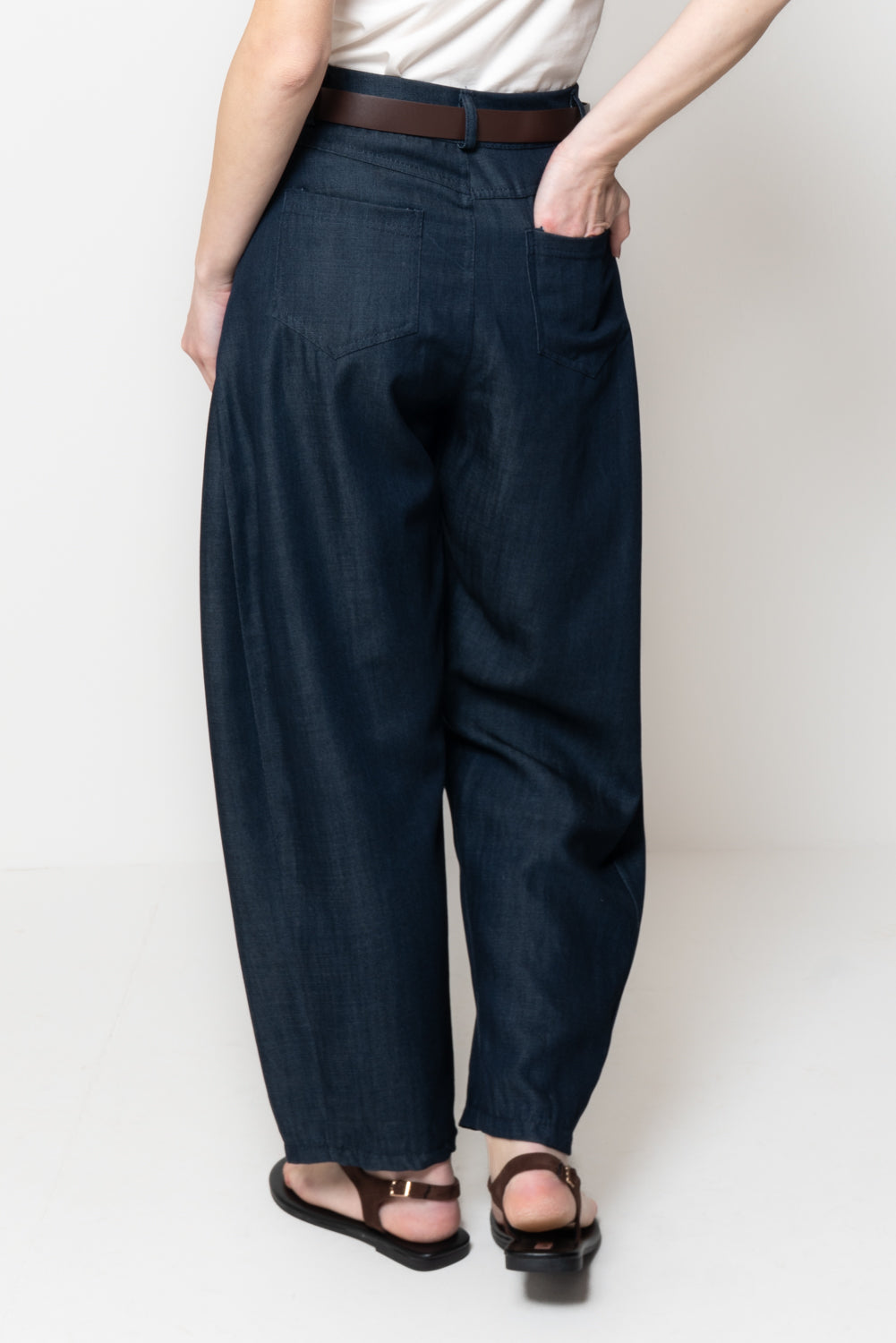 Pantalone Barrel in Denim Leggero con Cintura