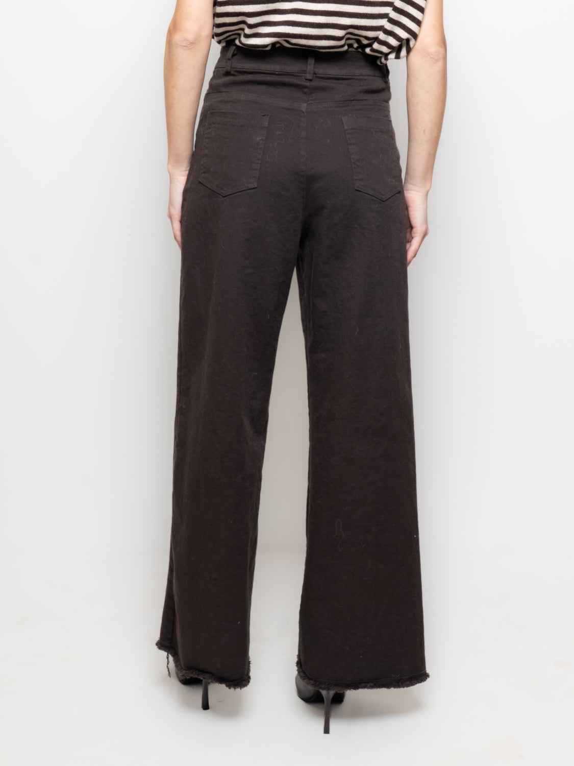 Pantalone wide con orlo sfrangiato