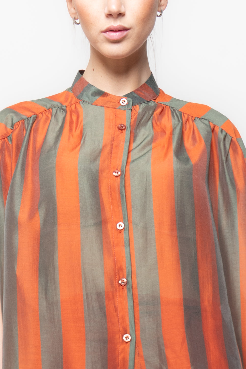 Blusa Smanicata a Righe con Colletto alla Coreana