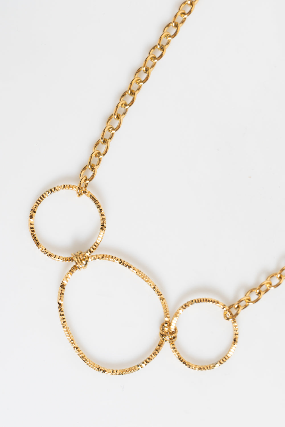 Collana con motivo a cerchi