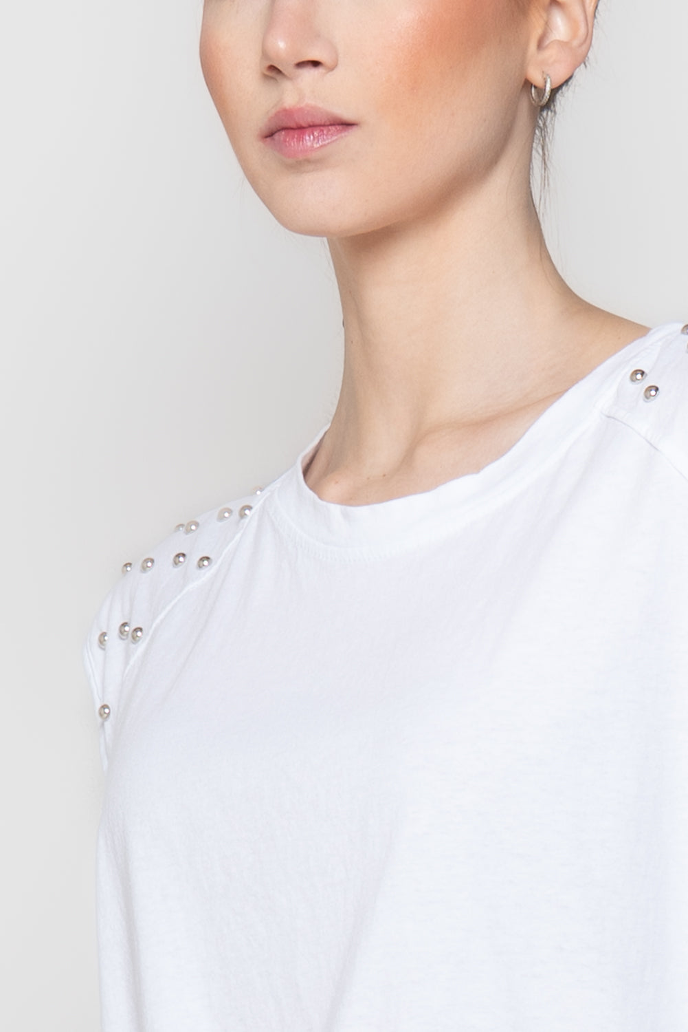 T-shirt con Borchie su Spalla